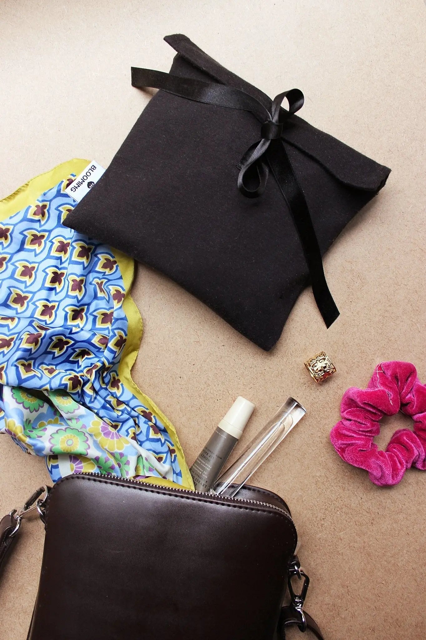 Pochette de transport pour culottes menstruelles ou pour serviettes hygiéniques lavables BLOOMING