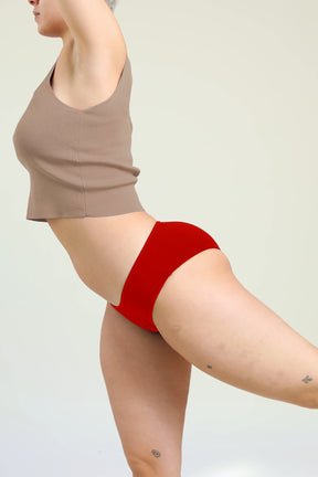 Super Laura Rouge -culotte menstruelle vue côté flux abondant